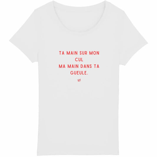 "T-shirt en coton bio avec inscription 'Ta main sur mon cul, ma main dans ta gueule', un message féministe affirmant le droit au respect du corps et au consentement."