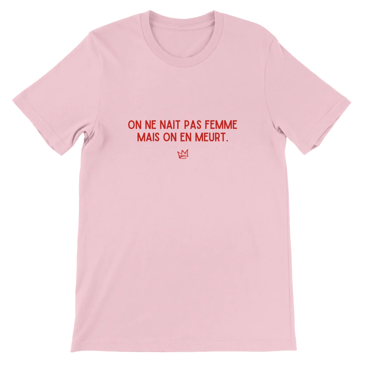 T-shirt unisexe rose avec inscription « On ne naît pas femme mais on en meurt » – vêtement féministe engagé