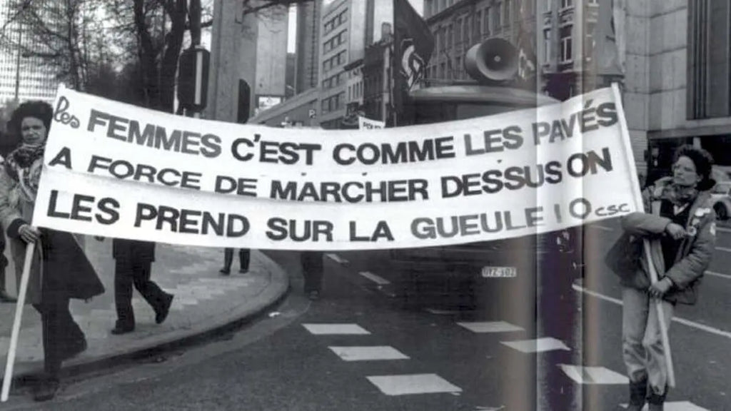 les femmes c'est comme les pavés à force de marcher dessus on les prend dans la gueule slogan féministe