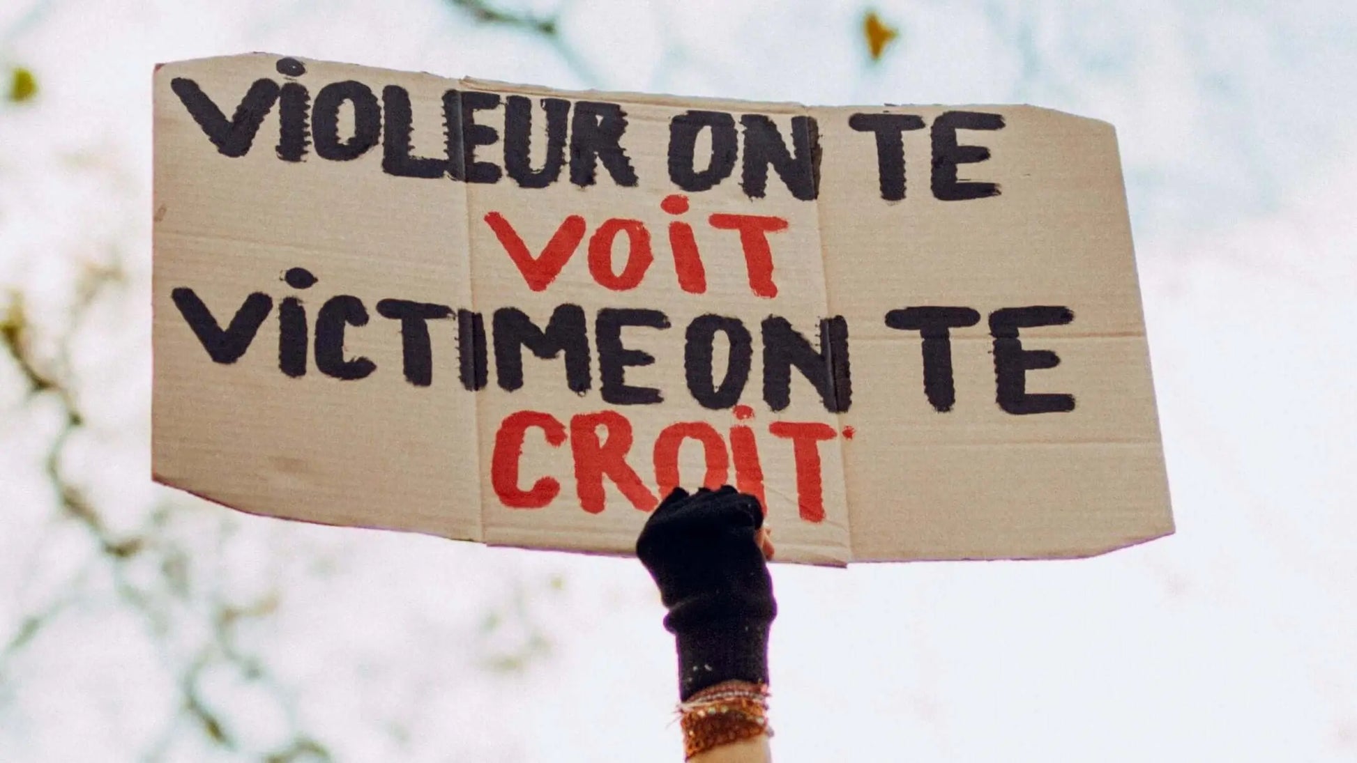 t shirt féministe Violeurs on vous voit victimes on vous croit