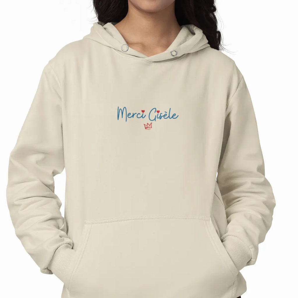 Le sweat-shirt féministe « Merci Gisèle » ivoire célèbre Gisèle Halimi, figure radicale du féminisme français et du combat pour les droits des femmes.