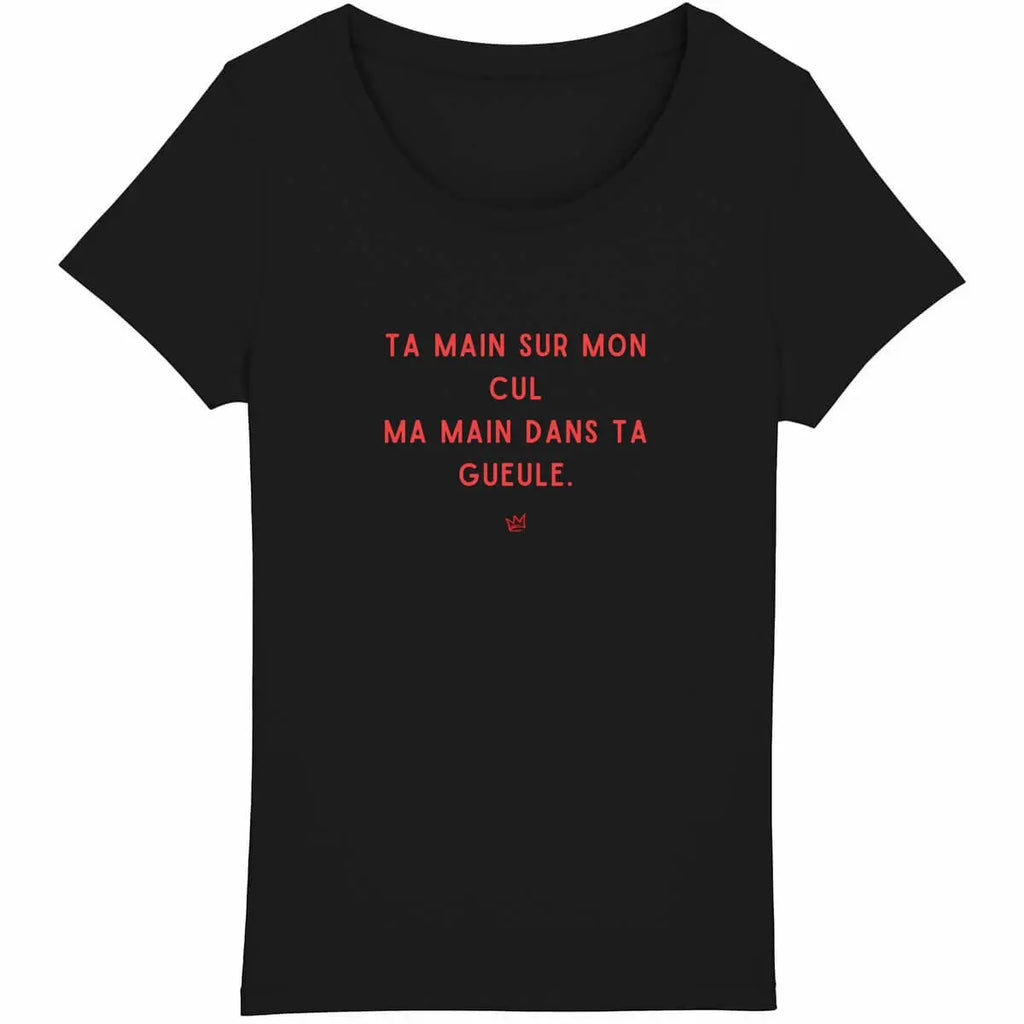 "T-shirt noir avec inscription 'Ta main sur mon cul, ma main dans ta gueule', un message féministe sur le consentement et le respect des corps."