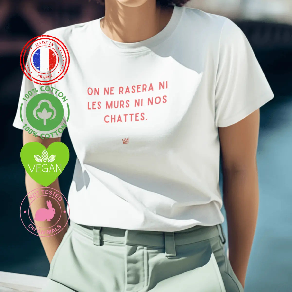 T-shirt féministe en coton bio avec inscription 'On ne rasera ni les murs ni nos chattes', un message féministe